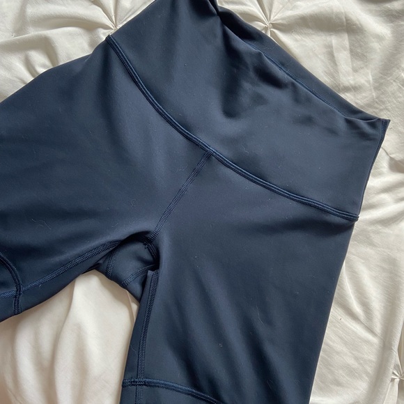 LULULEMON WUNDER UNDER SHORTS SIZE 4